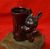 Old porcelain rabbit shape pen plug in the 80s old porcelain piece porcelain play all the photographs