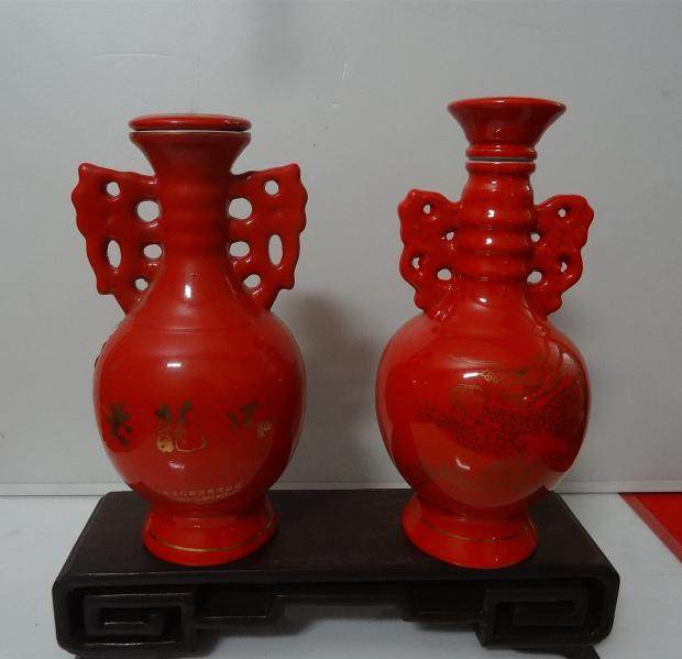 Red Porcelain Wine Bottle Vase Retro Double Ear Sketching Wine Bottle Pan Dragon Pattern Dragon Motif Art Styling Bottle Collection Hem