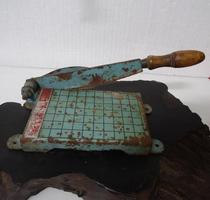 Old photo cut cut knife miniature black and white photo lace shear old antique fittings movie props photo