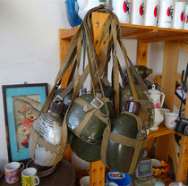 Old military pot 65-type threaded buckle aluminum pot old military kettle nostalgic collection movie props antique ornaments randomly shipped