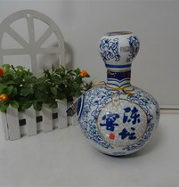 Wine bottle collection ornaments blue and white porcelain wine bottle vase special plastic art wine bottle Xinjiang rare wine Ware real photo