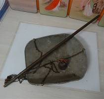 Old disc Libra Libra weight Iron rights Manchuria State weighing ten kilograms of wooden pole aluminum disc scale folk nostalgic and video props