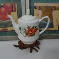 Old teapot white porcelain flower pattern holding pot folk old home nostalgic collection of film and television props physical photos according to the map delivery