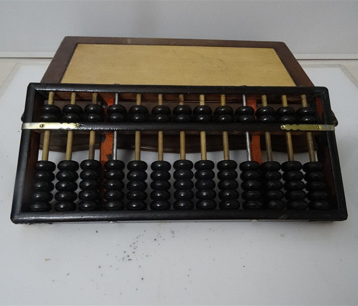 The old abacus wooden abacus 7 beads 13 blocks nostalgic collection production decorations movie props real photography products as shown in the figure