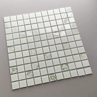 Светло -серого белого и серебряный рисунок