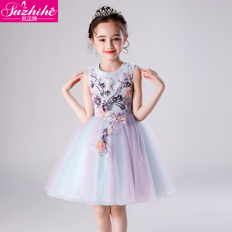 Cô gái ăn mặc chiếc váy mùa hè váy Hàn Quốc phiên bản 2020 trẻ em mới của chiếc váy chiếc váy trẻ em gái công chúa một chiếc váy mùa hè.