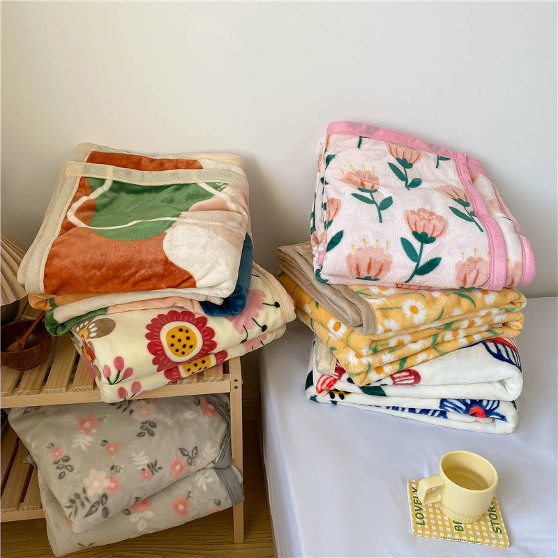 Summer ins cartoon girl heart milk fleece blanket office nap blanket air conditioning blanket thin sofa cover blanket