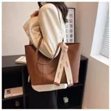 Вместительная и большая сумка на одно плечо для отдыха, коллекция 2023