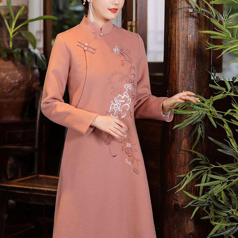 Literary retro Republic of China improved cheongsam dress embroidery Chinese style women's clothing Chinese Zen tea clothing women's autumn and winter clothing