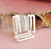 It is good to use fine ultra - wide - edged fine - edged sand transparent shoulder strap 2CM bra strap to the inner cloak