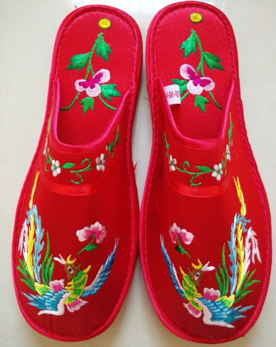 Qingyang tinh khiết thêu tay nhiều lớp satin satin và phượng thêu dép cưới quà tặng giày những người yêu thích giày vành đai hộp - Dép dép nữ gucci