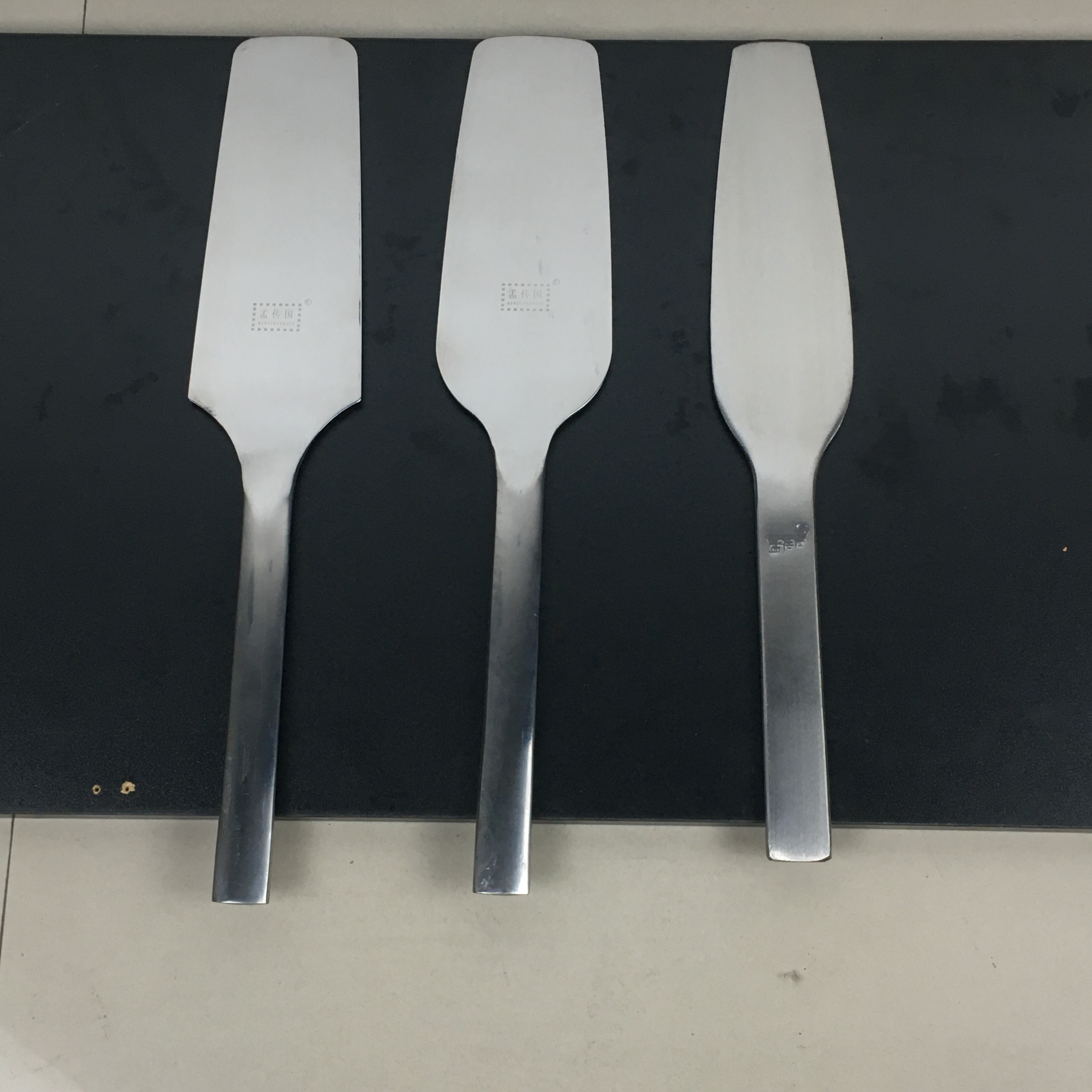 Brick knife masonry knife tile knife stainless steel hand forged Meng Chuanguo brick knife workmanship fine-grained feel comfortable and durable