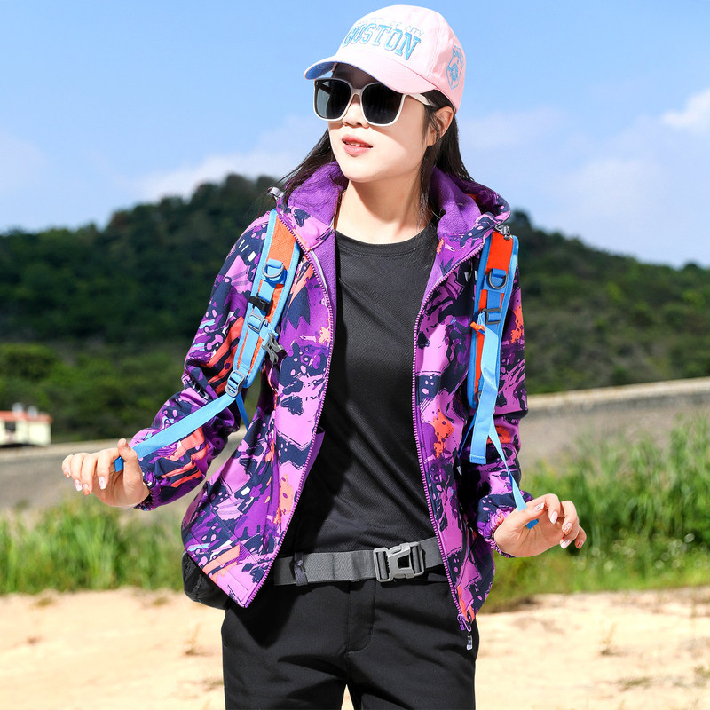 Macondo Outdoor Camouflage Soft Shell Jacket for Women, Windproof and Warm Soft Shell Jacket, Women's Jacket with Hood and Fleece