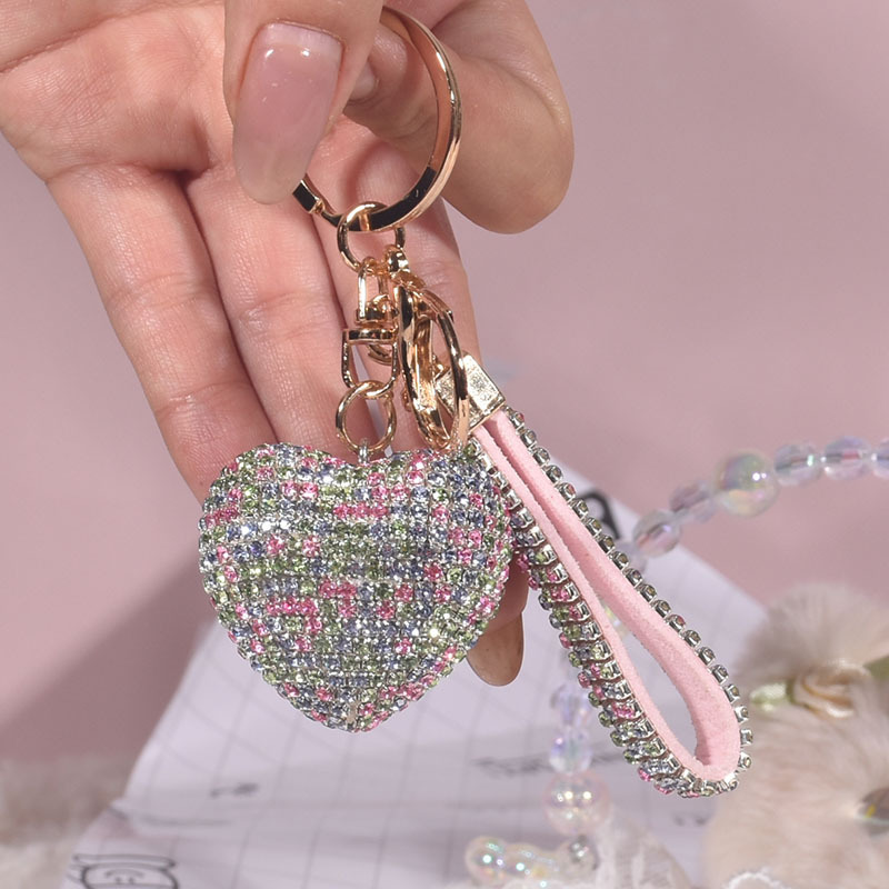 Diamond-Encrusted Heart Keychain, Heart-Shaped Car Key Pendant, Gift Rhinestone Cute Pendant
