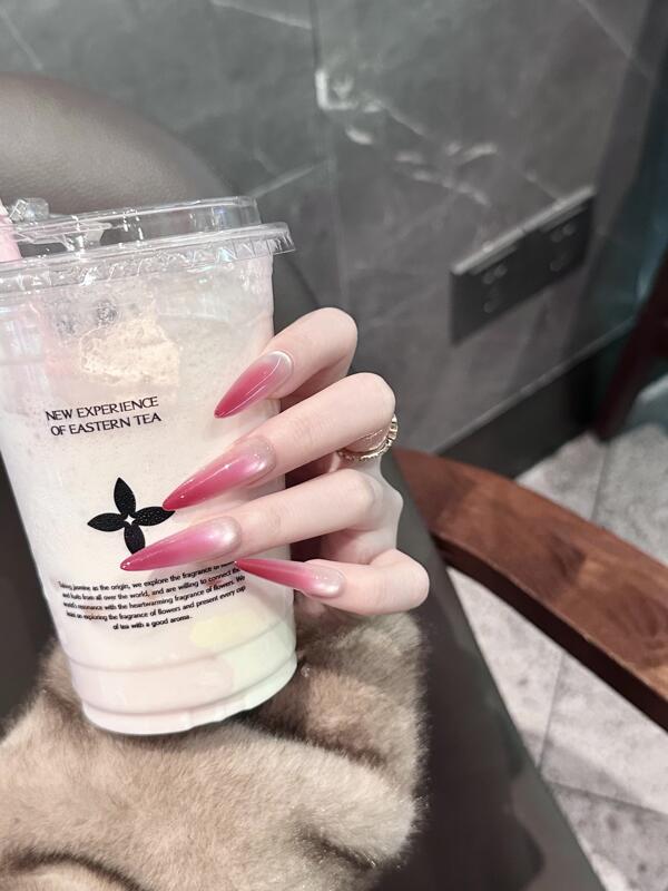 Delicate and Alluring High-End Special Pink Gradient Cat-Eye Handmade Press-On Nails, French Style, Translucent, Simple, and Complexion-Enhancing Manicure