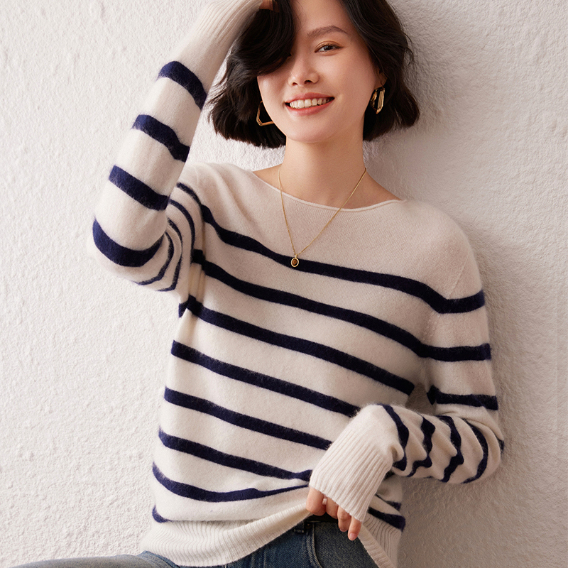 Trendy Loose-Fitting Striped Cashmere Sweater for Women with Rolled Edge and Off-The-Shoulder Design, Knitted Pullover for Autumn and Winter Trendy Loose-Fitting Striped Cashmere Sweater for Women with Rolled Edge and Off-The-Shoulder Design, Knitted Pullover for Autumn and Winter
