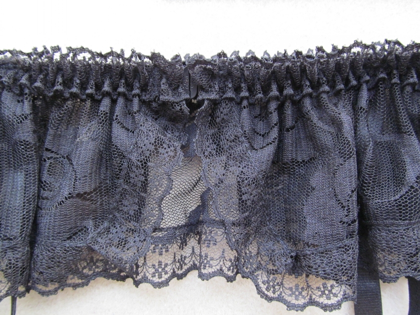Sau khi phối cảnh, đĩa CD giả tự nhiên được ngụy trang, ren gợi cảm hiện ra lờ mờ, garter quyến rũ và quyến rũ đai nịt bít tất nội y
