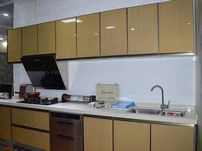 Crystal steel door panel splint cabinet body hanging cabinet = 580 yuan per meter moisture-proof board hanging cabinet 480 yuan per meter package installation