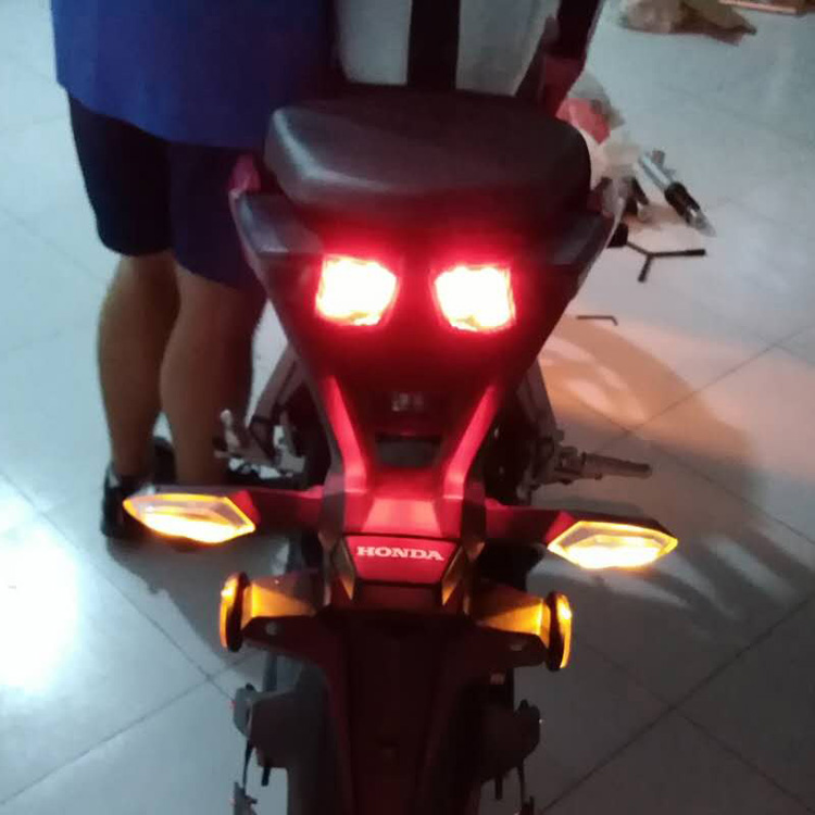 Phụ kiện xe máy Honda Storm Eye CBF190R Tay lái trợ lực gấp đôi ưu tiên CB190X Đèn flash phanh được sửa đổi khoa chong trom xe