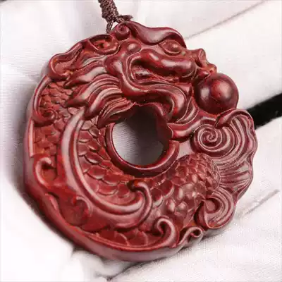 Hot sale small leaf red sandalwood fish Huahua Dragon play handlebar couple pendant accessories key chain original wood carving pendant safe
