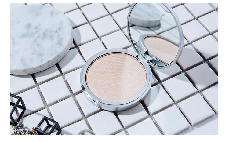 Fang Chala khuyên dùng loại sâm panh có độ bóng cao highlight tạo khối