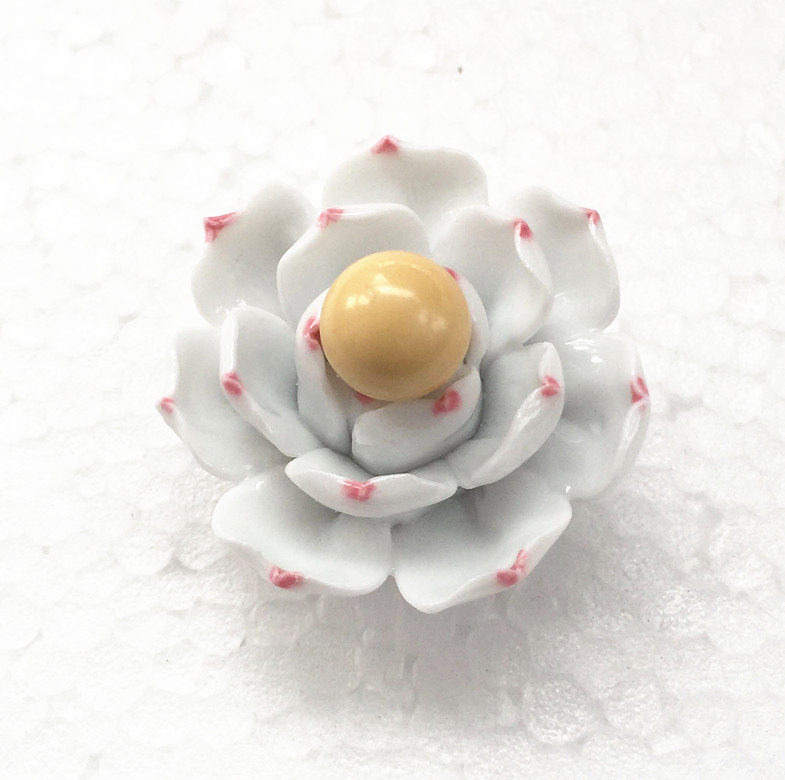 Bhutan Manjusri Bodhisattva's ancient film sturdy sub-opening pagoda is tied to the middle-mounted Tibetan pagoda seat, shared by the sarita Gawu