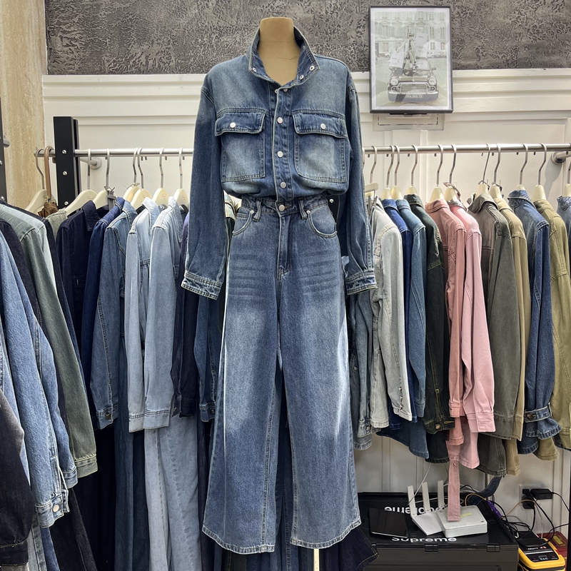 Vintage Blue Autumn Denim Jumpsuit, Stylish Hong Kong Style, Washed and Faded, Trendy Workwear Wide-Leg Jumpsuit Vintage Blue Autumn Denim Jumpsuit, Stylish Hong Kong Style, Washed and Faded, Trendy Workwear Wide-Leg Jumpsuit