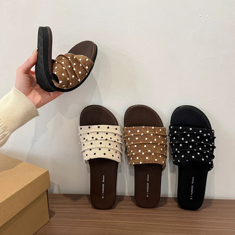 Plus-Size Women's Slippers, Sizes 41 to 43, Vacation Style, Beach Pleated Flat Sandals, Outdoor Wear, Summer Polka Dot Slip-Ons, Soft Sole Plus-Size Women's Slippers, Sizes 41 to 43, Vacation Style, Beach Pleated Flat Sandals, Outdoor Wear, Summer Polka Dot Slip-Ons, Soft Sole