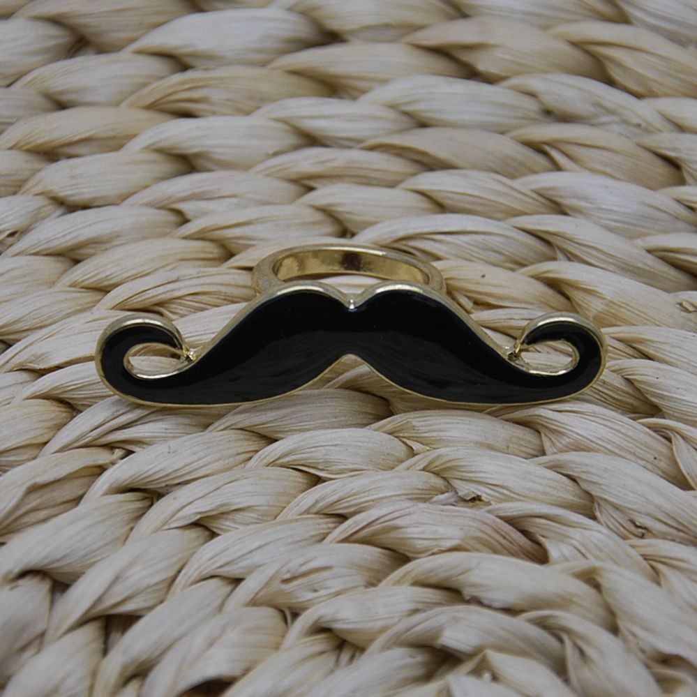 Edge Up Your Look: Korean Black Enamel Dripping Gold Ring - Detail image 4