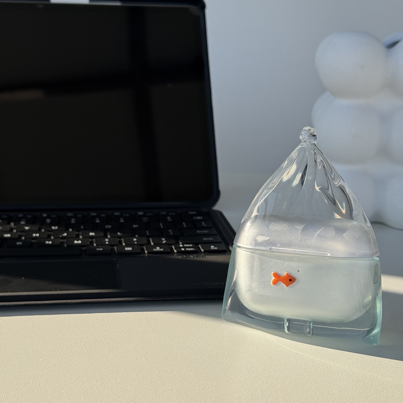A Small Fish Apple AirPods 1/2Pro 1/2 Generation Earphone Case 3/4 Generation High-Transparency Soft Silicone Material