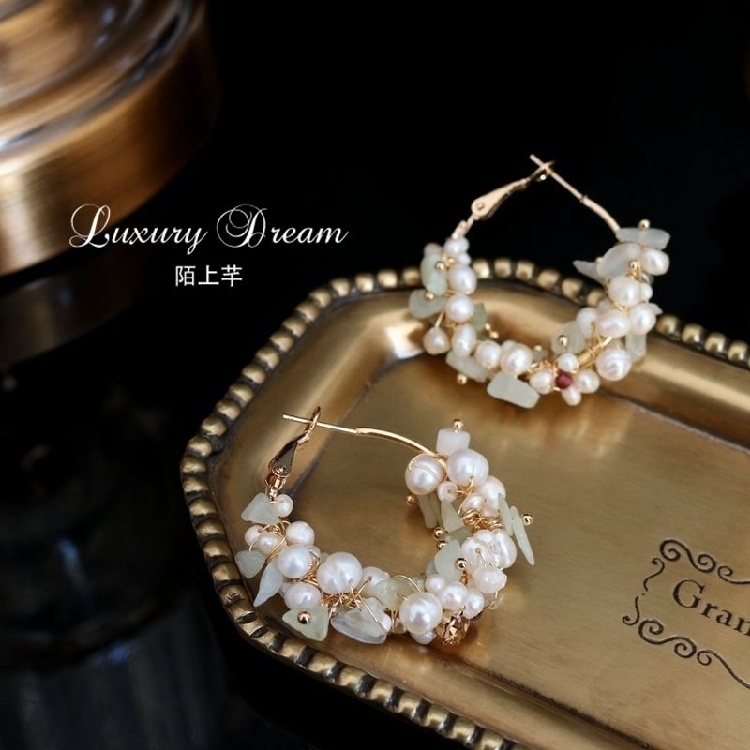 Momo Qian design sense earrings new trend net red freshwater pearl temperament socialite earrings show face thin