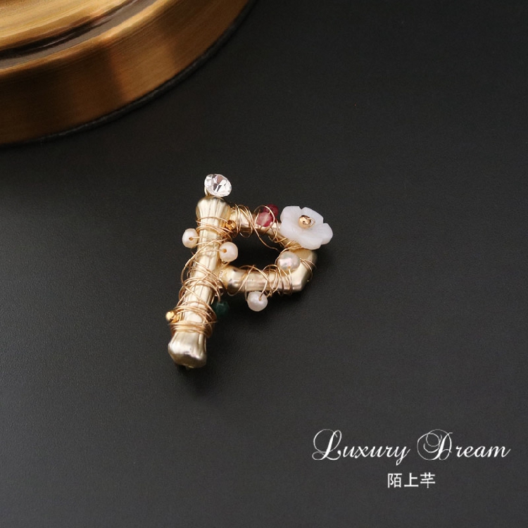 陌上 trâm cài phụ kiện nữ cá tính khí phong cách baroque chữ nhỏ pin cố định quần áo boutonniere logo cài áo