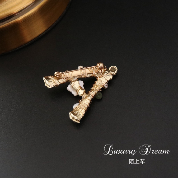 陌上 trâm cài phụ kiện nữ cá tính khí phong cách baroque chữ nhỏ pin cố định quần áo boutonniere logo cài áo