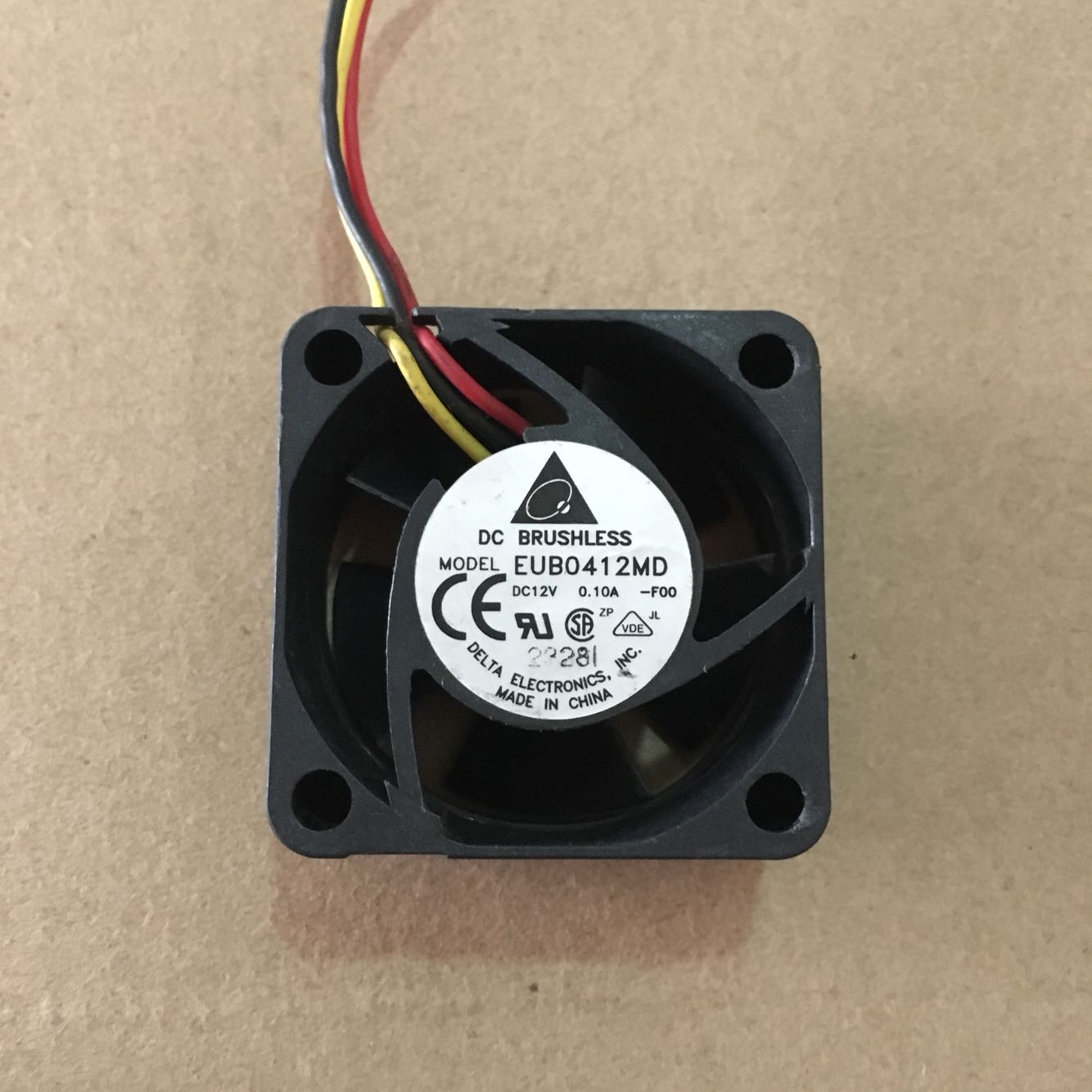 Bench 4020 EUB0412MD-FOO DC12V 0 4cm 40 40 20mm mute heat dissipation fan