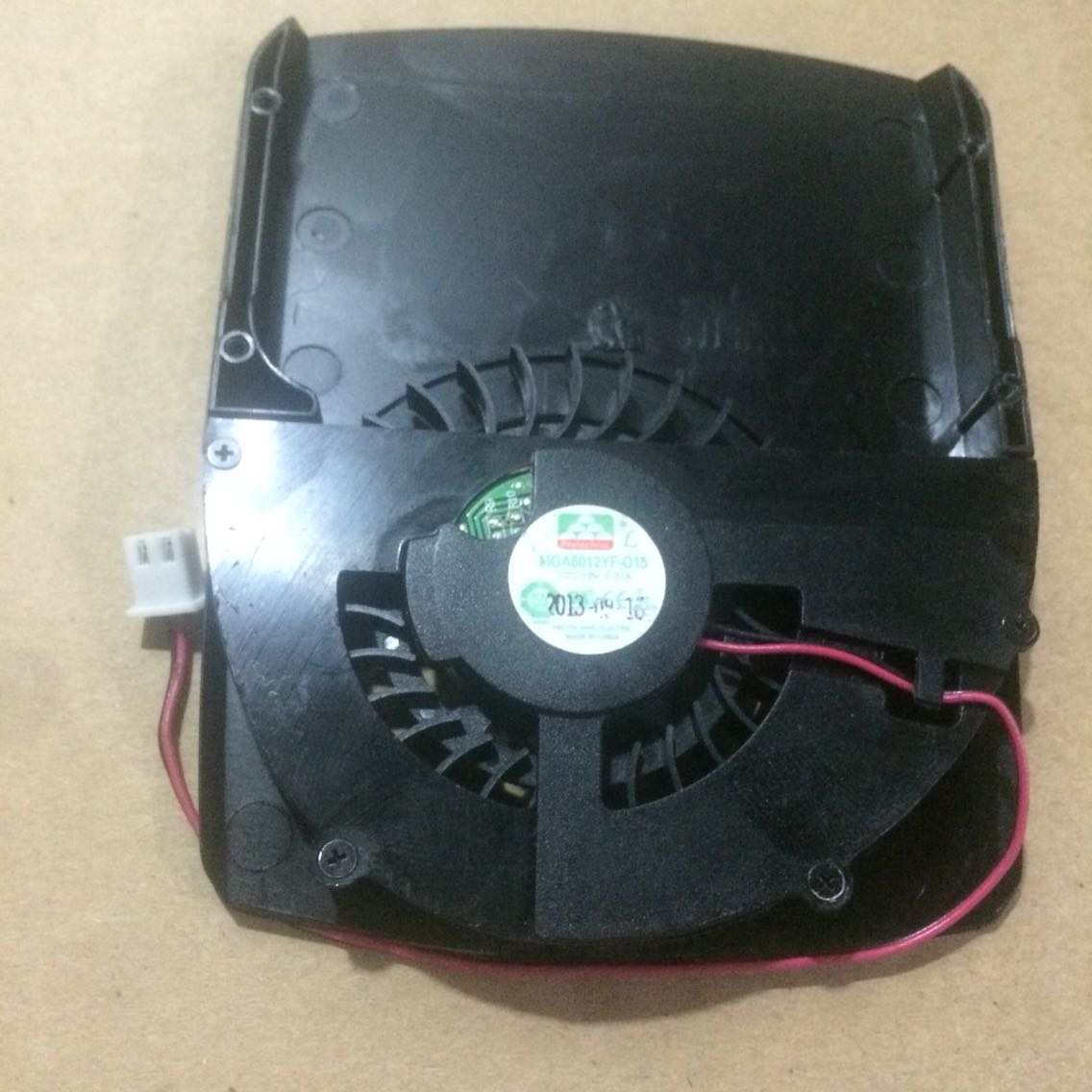 Original NV MGA6012YF-O15 graphics card radiating fan hole distance 42 * 39 * 77 * 31mm 2P plug