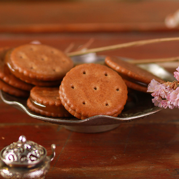 台湾产 大黑松小俩口 黑糖麦芽夹心饼干 400g 天猫优惠券折后￥29包邮（￥39-10）