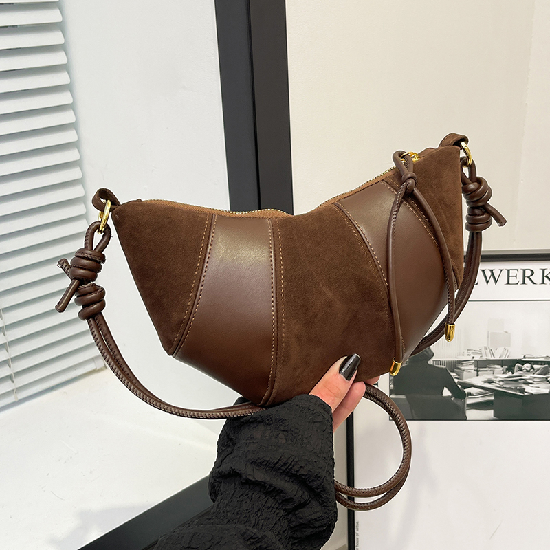 Casual Retro Autumn and Winter Niche Frosted Bag for Women 2025 New Trendy Fashion Suede Single Shoulder Crossbody Horn Bag