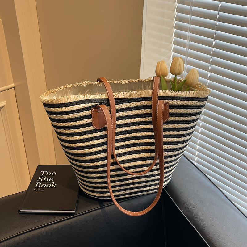 Casual Striped Large-Capacity Straw Bag for Women 2026 New Style Seaside Beach Vacation Woven Bag Commuter Shoulder Bag