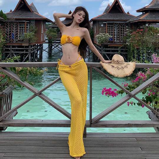 New Bikini Camellia Flower Tube Top Sexy Three-Piece Set Hot Spring Vacation Hottie High-End Slimming Swimsuit for Women