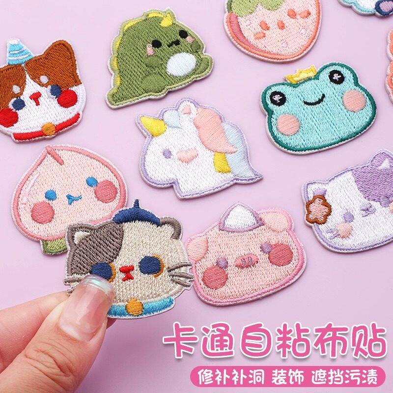 漫画柄の刺繍入り布製パッチ、粘着式、縫製不要、子供用漫画柄衣類パッチ、ダウンジャケット補修パッチ、穴補修パターン。