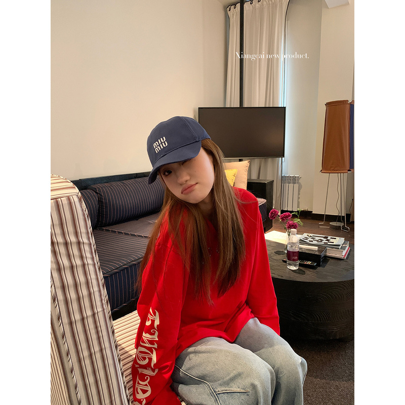 Coriander Without Spicy Flavor Xiangcai Red V-Neck Letter Print Long-Sleeved T-Shirt for Women, Autumn American-Style Loose Top