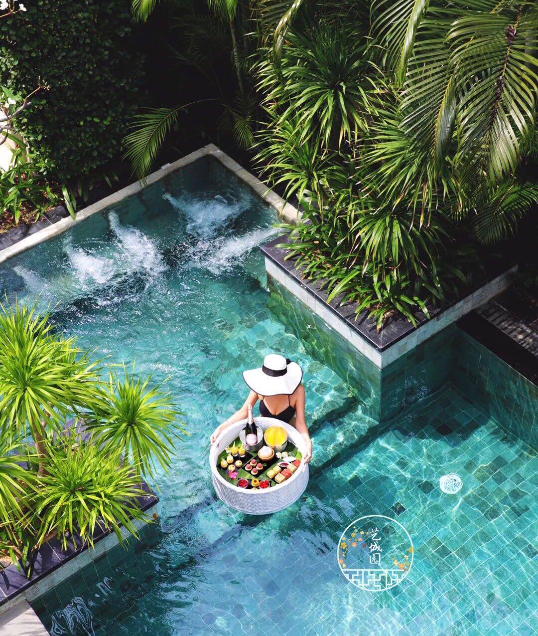 Mosaic construction tutorial swimming pool fish pond pool crystal mosaic ceramic mosaic construction video