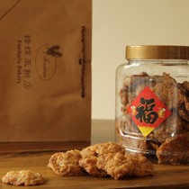 You can mix and match up to 5 boxes of Zhuhai Yindu Hotels hand-made Cantonese chicken cakes from Beedie Lai Cake Shop.