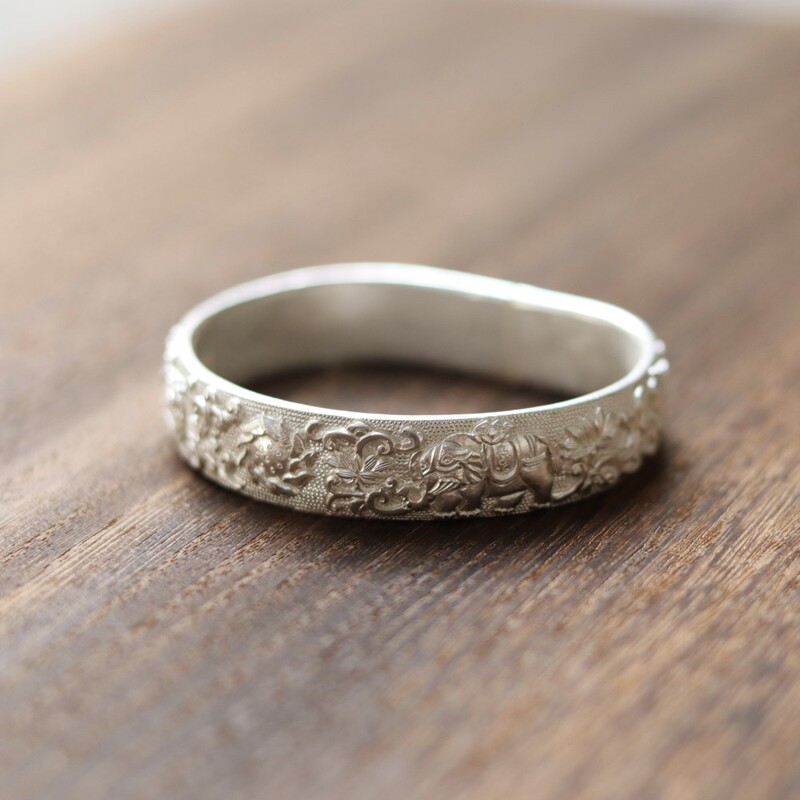 Jinnan Yuanfengtang Six-Tooth White Elephant Green Wool Lion Lotus Cloud Bracelet, Intangible Cultural Heritage, Original Design, Silver Bracelet Jinnan Yuanfengtang Six-Tooth White Elephant Green Wool Lion Lotus Cloud Bracelet, Intangible Cultural Heritage, Original Design, Silver Bracelet