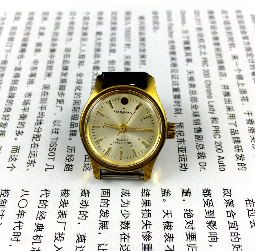 Original stock Liaocheng Taishan yellow - surface manual mechanical watch with a diameter 26 mm send strap