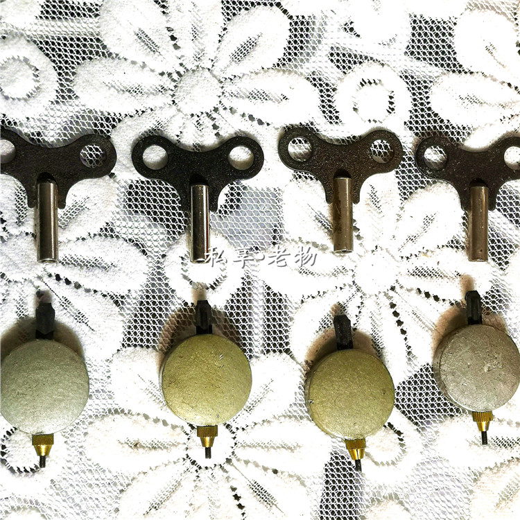 Vintage vintage antique mechanical clockwork fifteen days three five clock 555 old table clock accessories pendulum key set