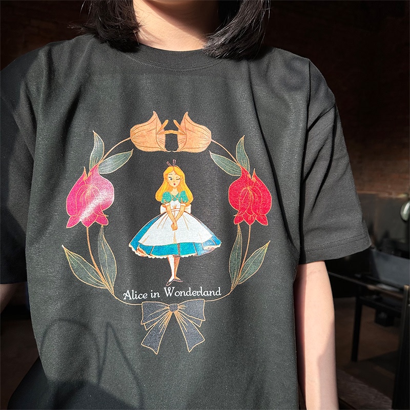 Retro Alice Rose Classic Cartoon Print Short-Sleeve T-Shirt for Women, Summer Design, Niche Loose Half-Sleeve Top Retro Alice Rose Classic Cartoon Print Short-Sleeve T-Shirt for Women, Summer Design, Niche Loose Half-Sleeve Top