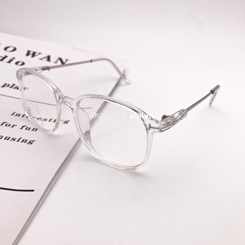 Wang Liuwen với gọng kính trong suốt khung hình vuông chữ T kính phẳng gương nam và nữ kính gọng retro kính cận thời trang