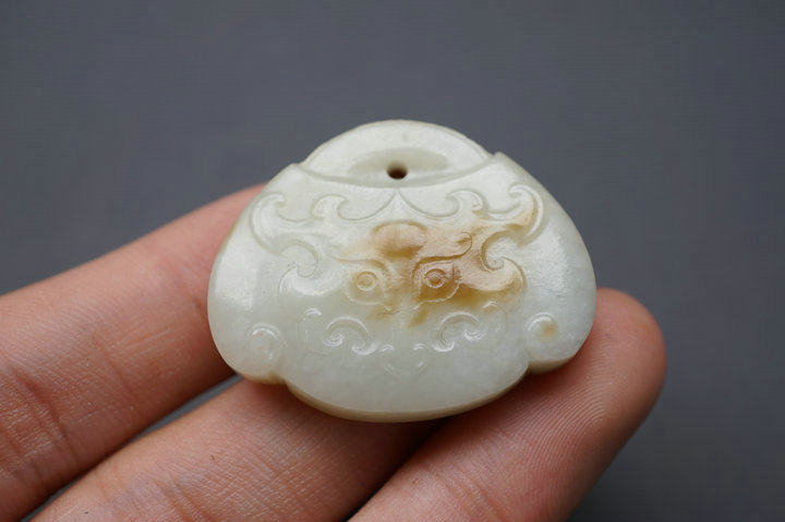 几十年天然老和田玉饕餮纹锁挂件老玉古玉H614.