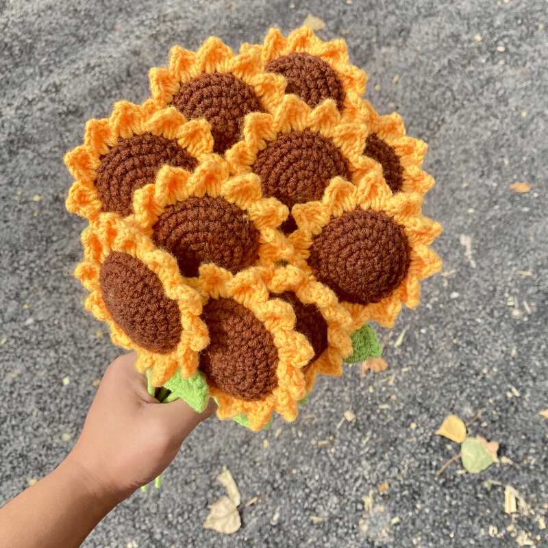 Finished Product Delivery: Knitted Yarn Sunflower Gift for Teacher's Day, Mother's Day, Gift for Best Friend, DIY Hand-Held Flower, Sunflower